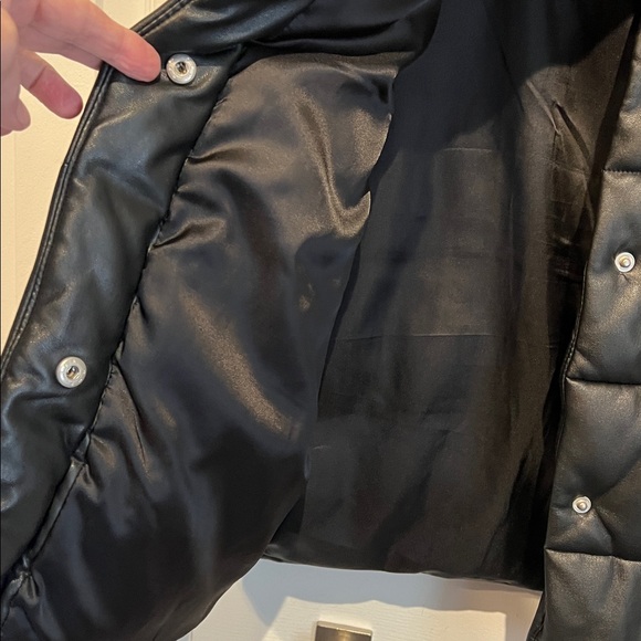 7 for All Mankind Black Vegan Leather Cropped Puffer Jacket Size S - Picture 9 of 12